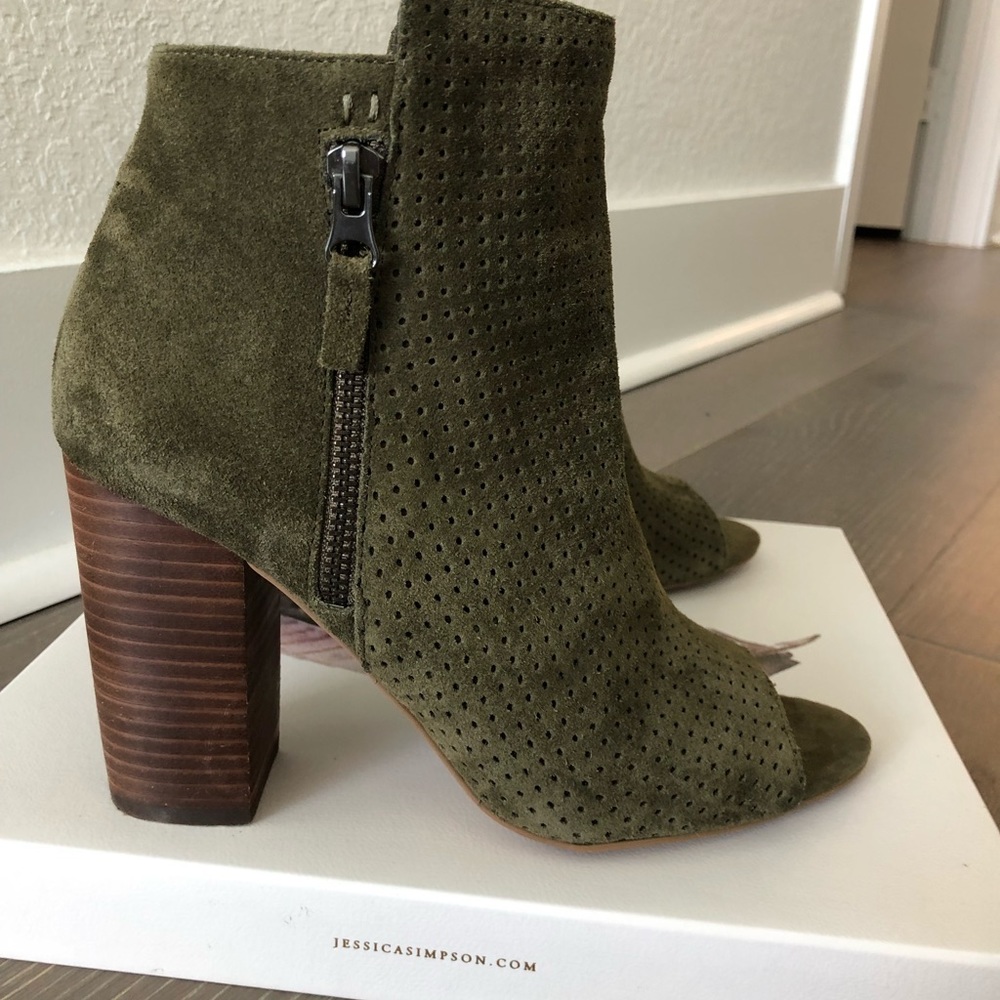 Jessica Simpson Keris bootie olive green size 8